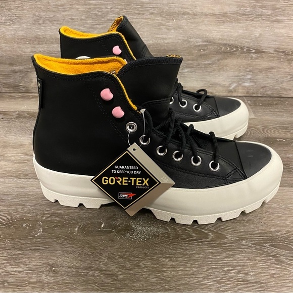 Converse | Chuck Taylor All Star Gore-Tex Waterproof Lugged High Top Sneakers 9 - Picture 5 of 14